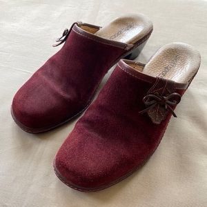 Soft spot mules. Wine brushed leather with brown leather details. Size 7